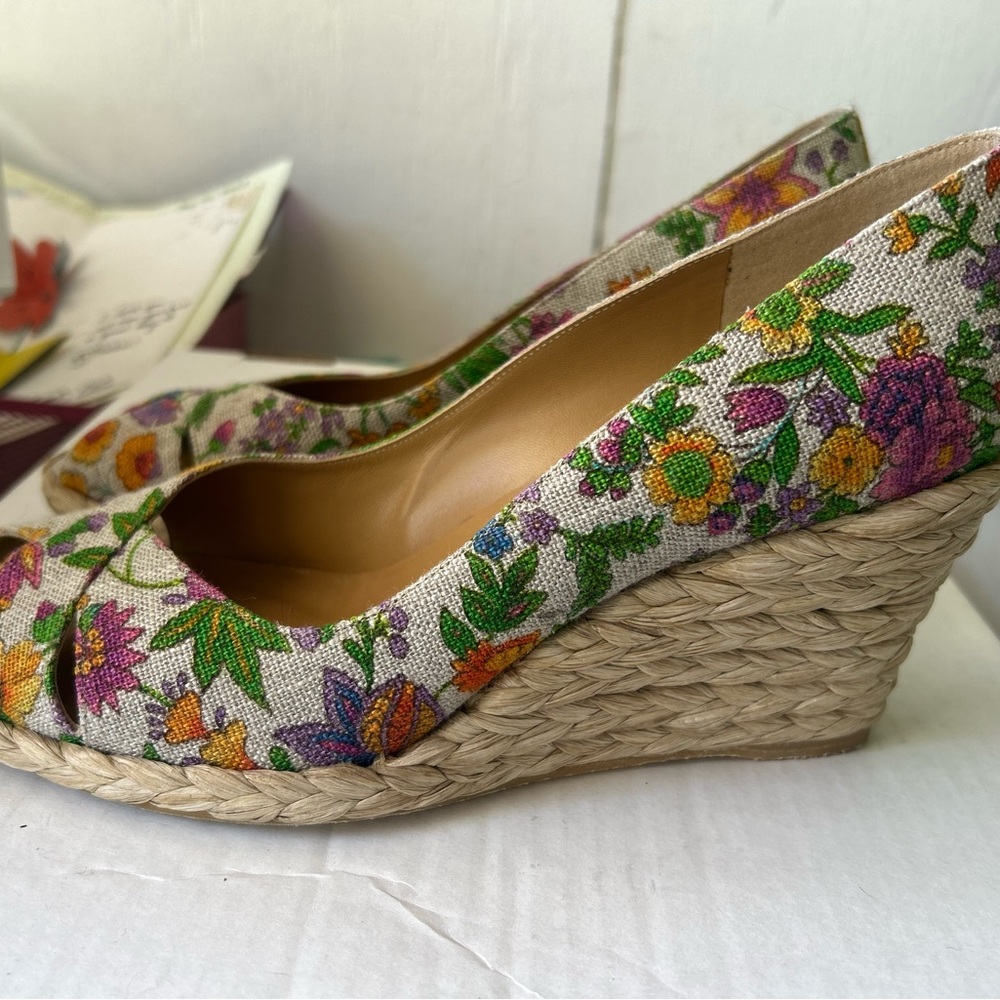 Women’s size 10 (fits more like a 9.5) Stuart Weitzman open toe wedge